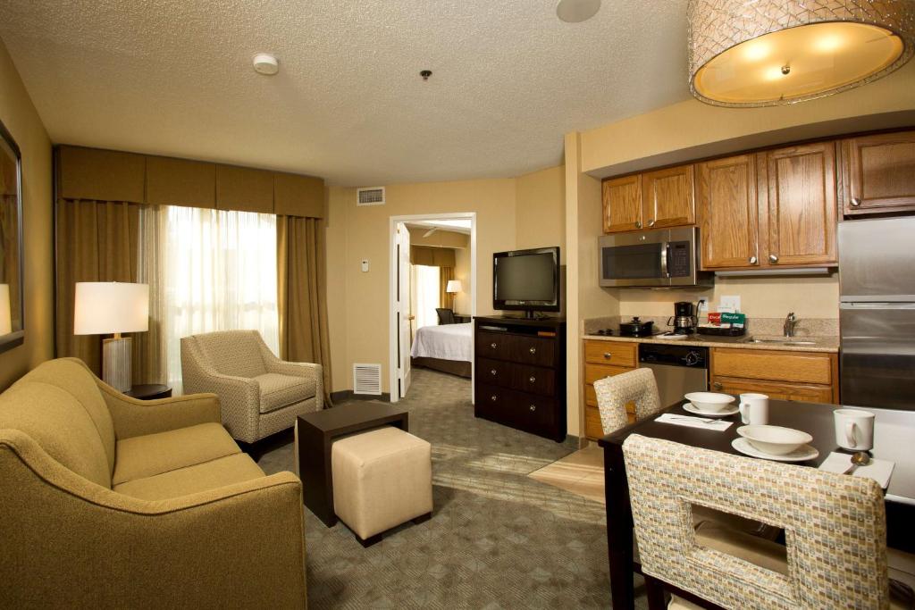 One-Bedroom King Suite – Non-Smoking