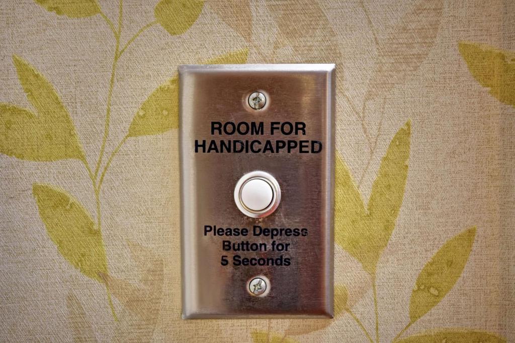 King Suite – Vision and Hearing Accessible