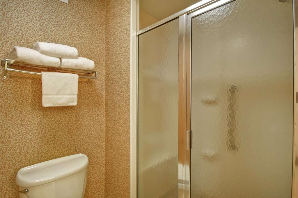 King Suite – Vision and Hearing Accessible