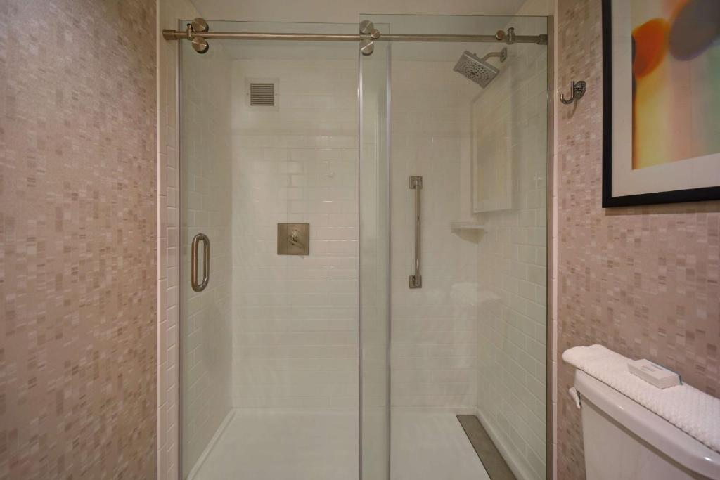 King Suite – Non-Smoking