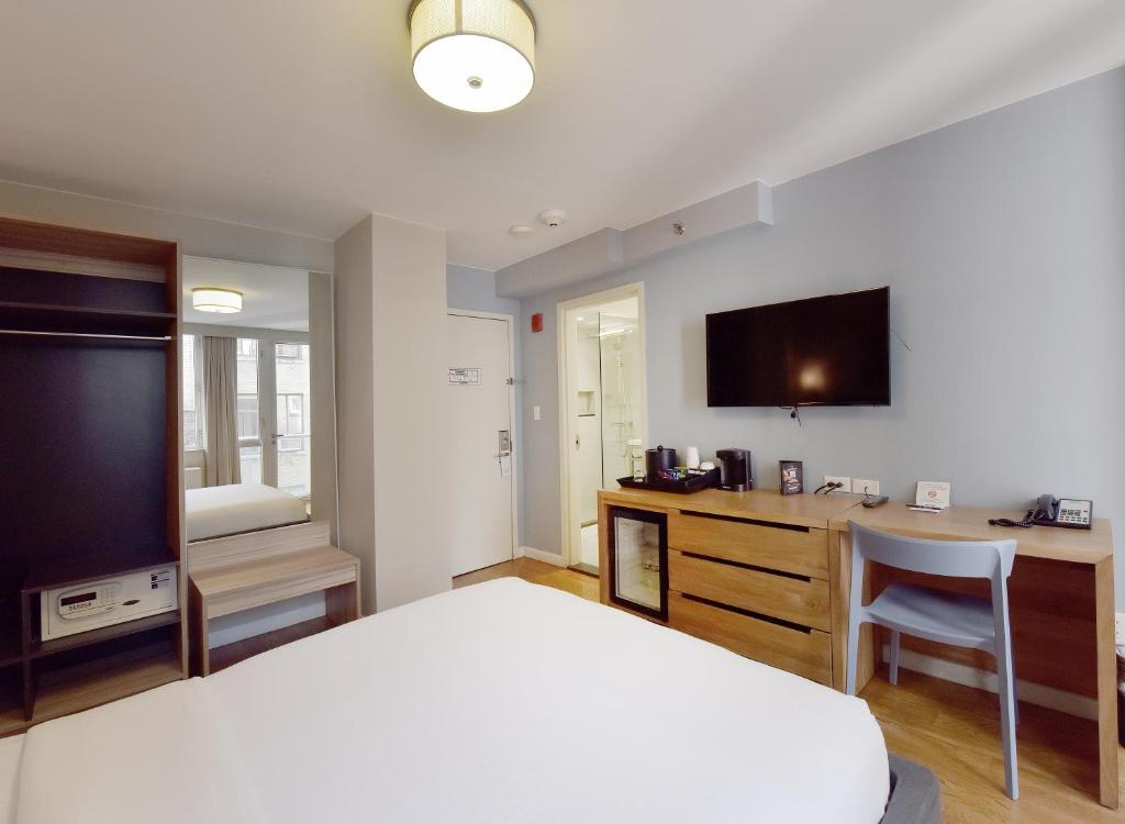 Queen Studio with Balcony