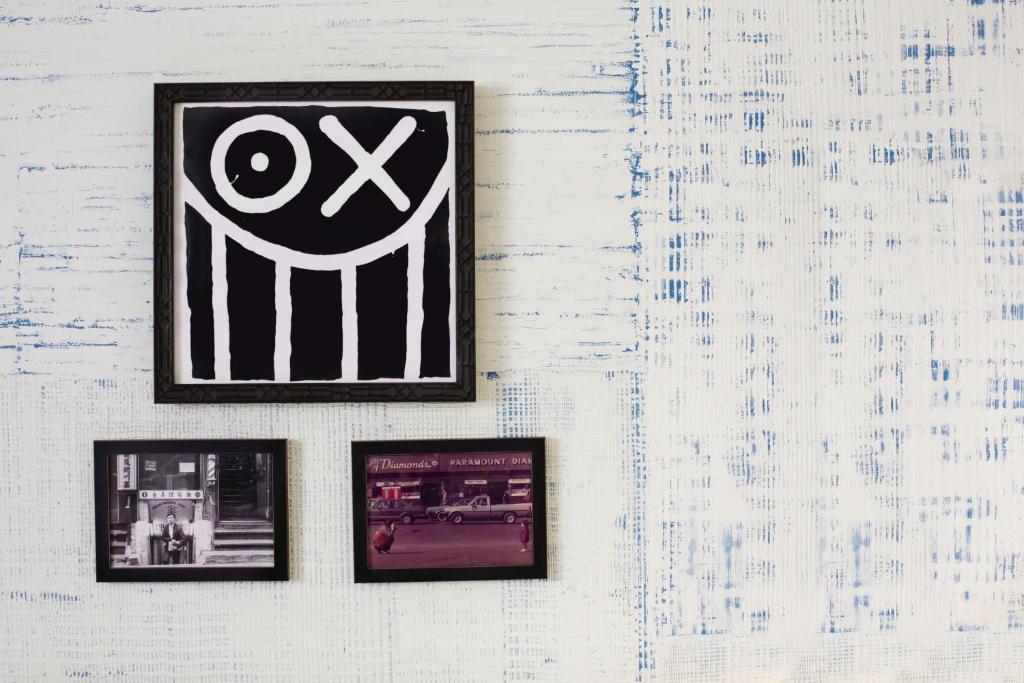 King Room with City View and Accessible Shower – Disability Access