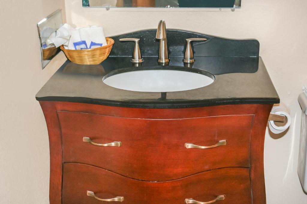 King Suite with Spa Bath