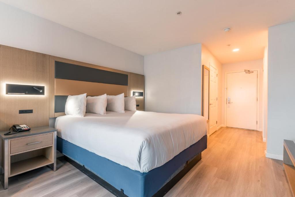 Business King Room – Non-Smoking