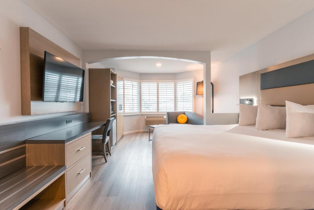 Business King Room – Non-Smoking