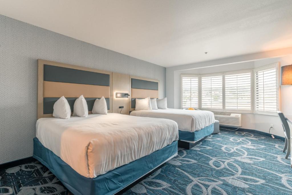 Queen Room with Two Queen Beds – Non-Smoking