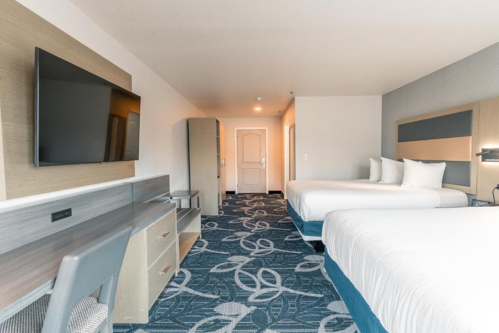 Queen Room with Two Queen Beds – Non-Smoking