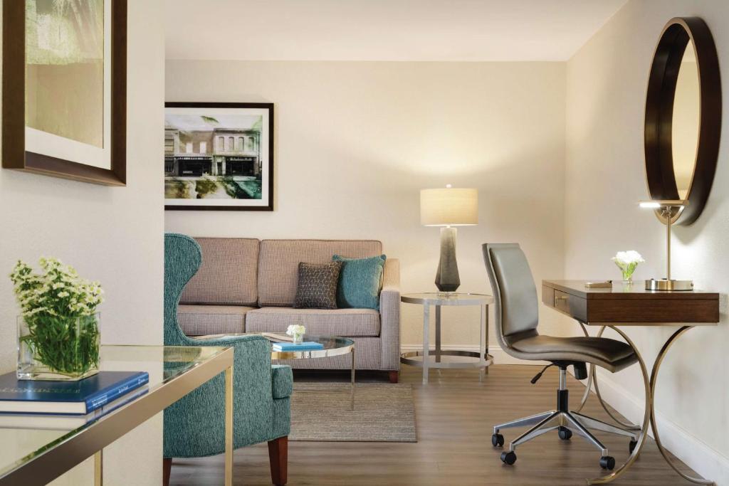 Junior Suite with Two Double Beds and Historic City View