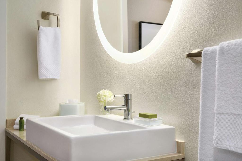 Junior Suite with Two Double Beds and Historic City View