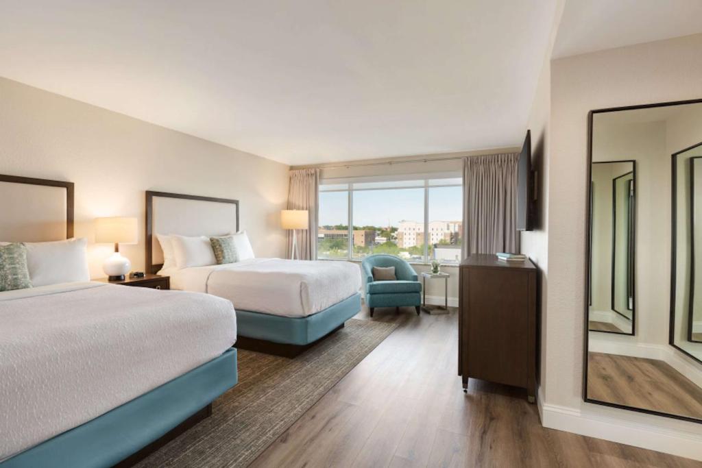 Junior Suite with Two Double Beds and Historic City View