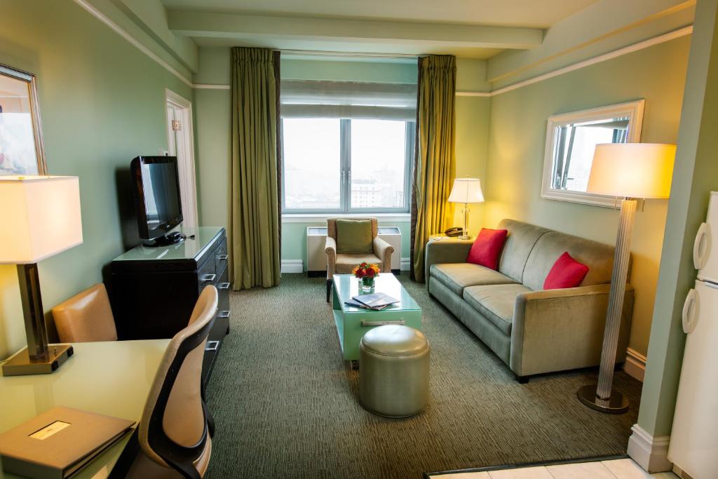 One-Bedroom Suite with Two Double Beds