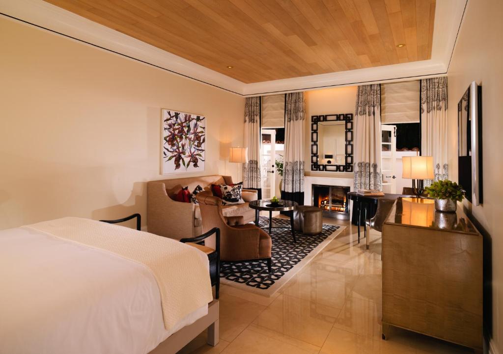 Grand Deluxe Room with Patio and Fireplace