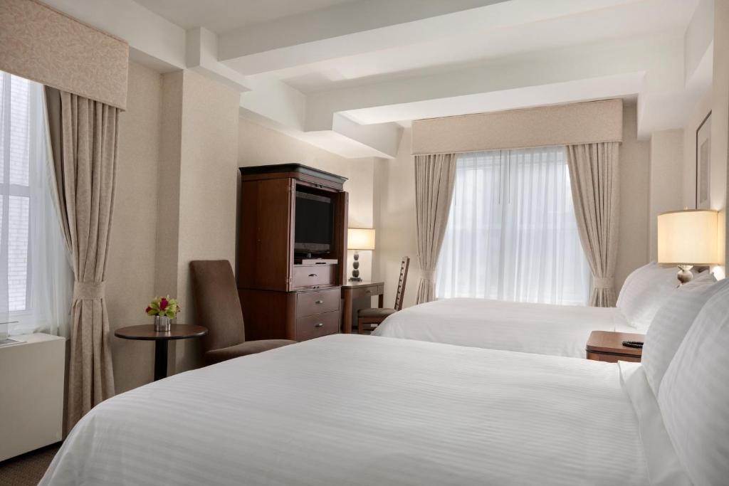 Classic 2 Queen Beds