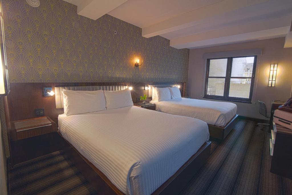 Signature 2 Queen Beds