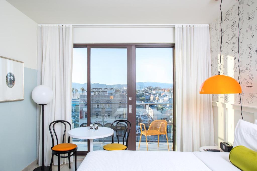 Deluxe King Room with Balcony