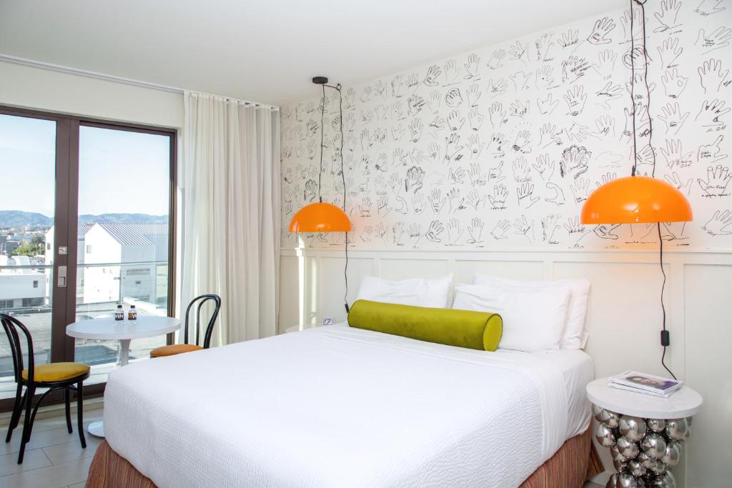 Deluxe King Room with Balcony