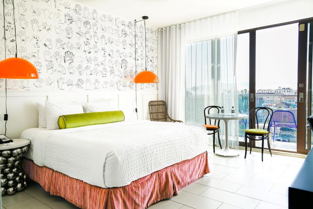 Deluxe King Room with Balcony