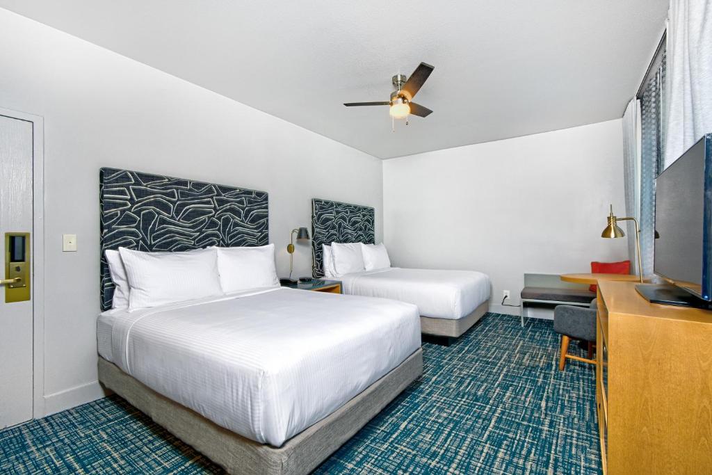 Deluxe Queen Room with Two Queen Beds