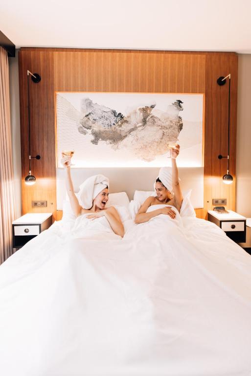 Queen Room with Mobility Accessible Shower