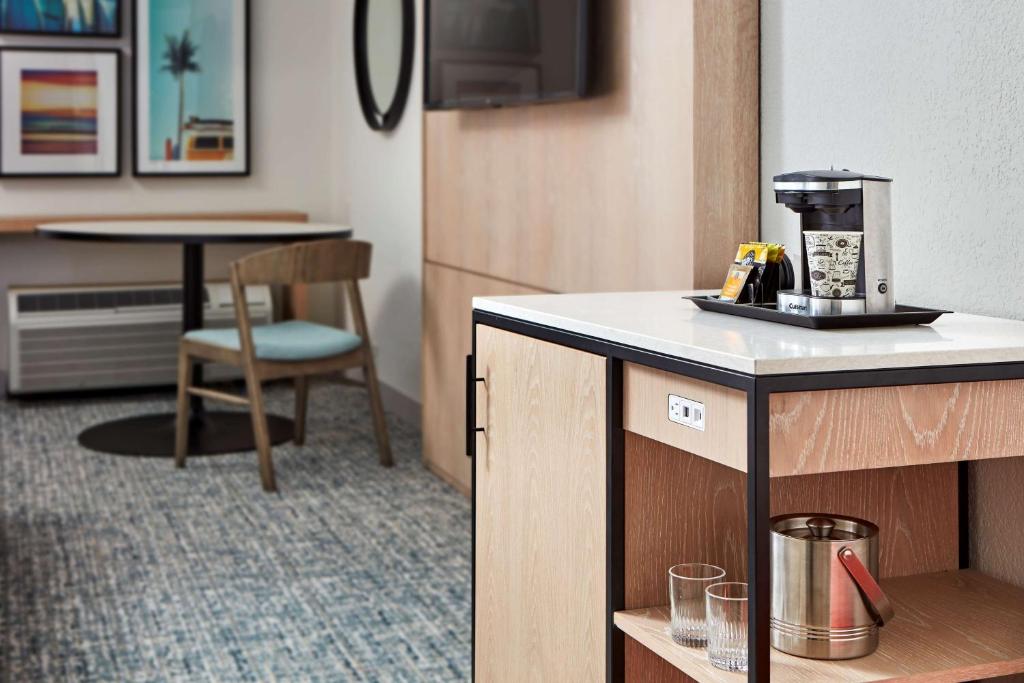 Triple Room with Pool View