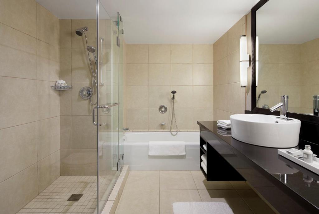 Deluxe Queen Room with Two Queen Beds