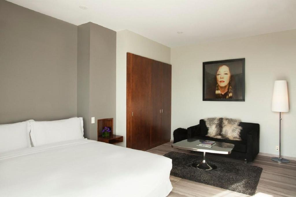 High Floor King Room with Tub Balcony