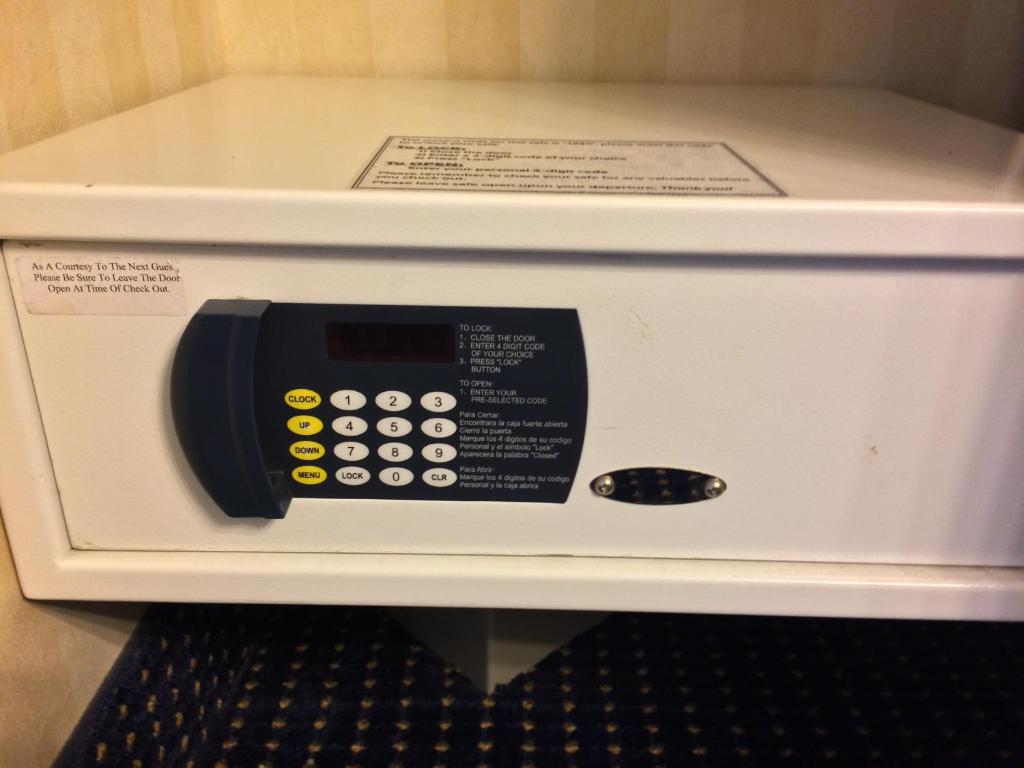 Deluxe Queen Room with Two Queen Beds – Non-Smoking