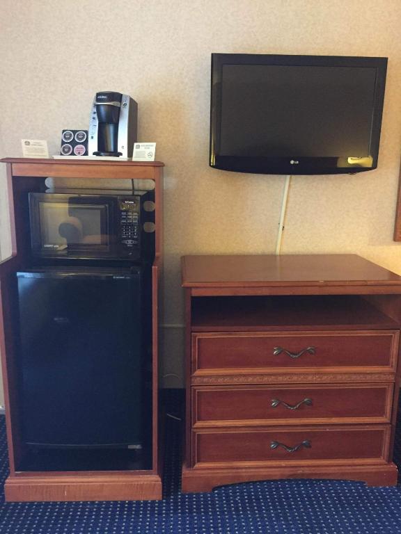 Deluxe Queen Room with Two Queen Beds – Non-Smoking