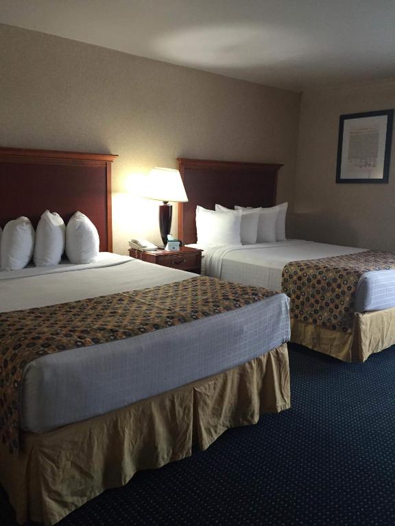 Deluxe Queen Room with Two Queen Beds – Non-Smoking