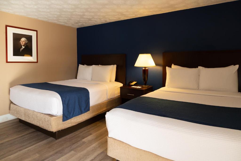 Deluxe Queen Room with Two Queen Beds – Non-Smoking