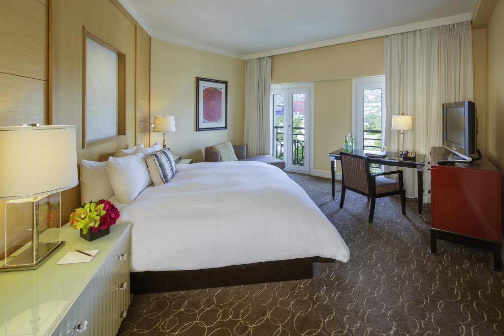 Hollywood Hill View Luxury Room 1 king-size bed