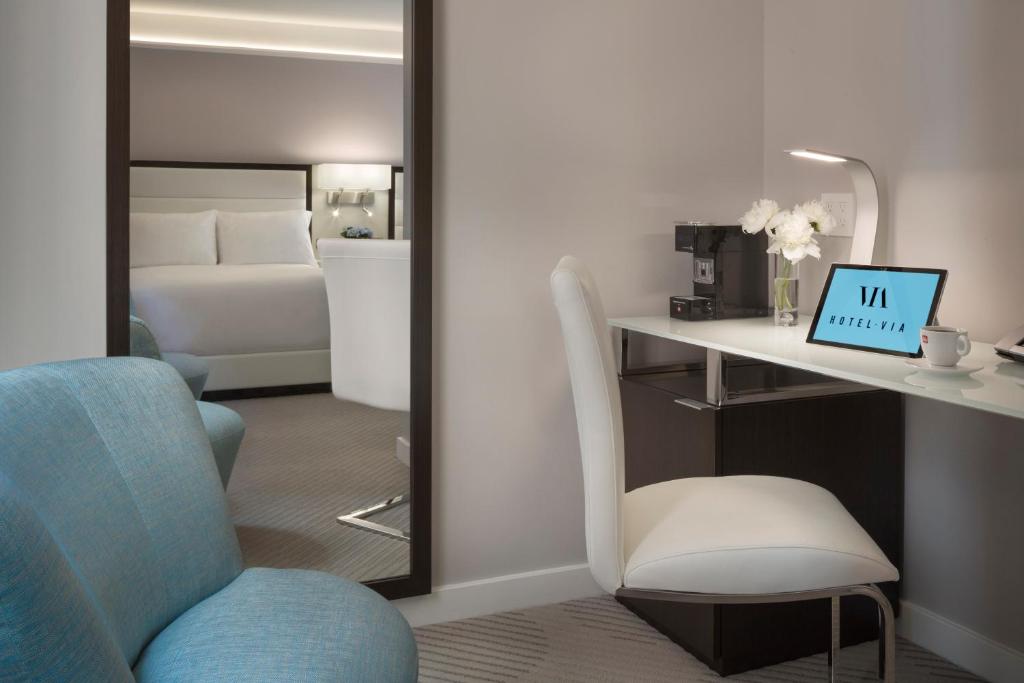 Deluxe Queen Room with Two Queen Beds