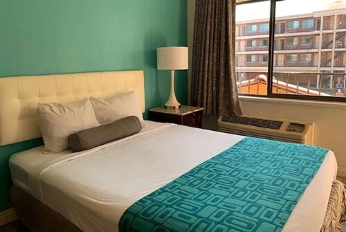 Queen Room – Non-Smoking