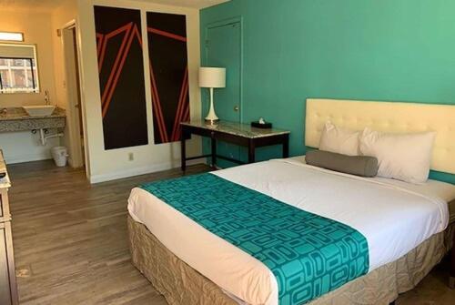 Queen Room – Non-Smoking