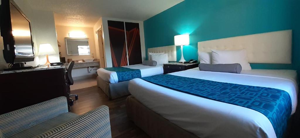 Queen Room with Two Queen Beds – Non-Smoking