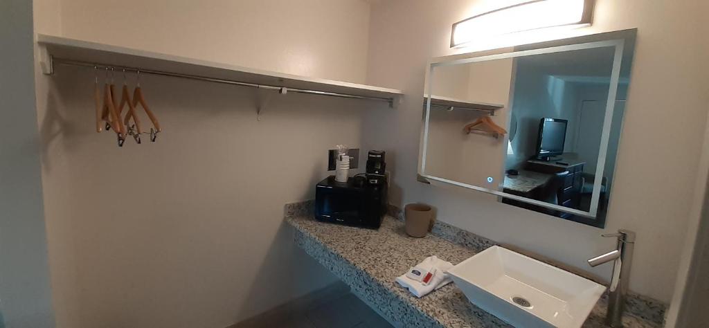 Queen Room with Two Queen Beds – Non-Smoking