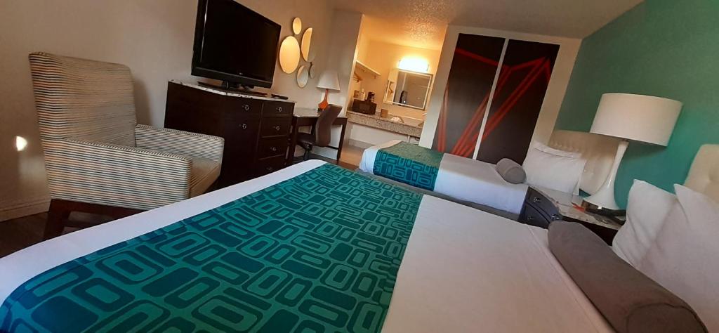 Queen Room with Two Queen Beds – Non-Smoking