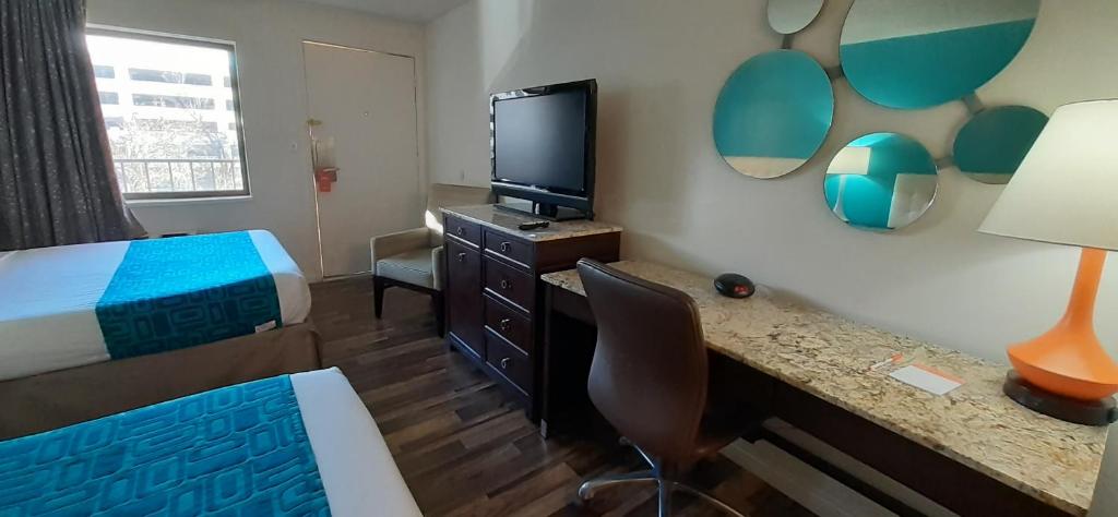 Queen Room with Two Queen Beds – Non-Smoking