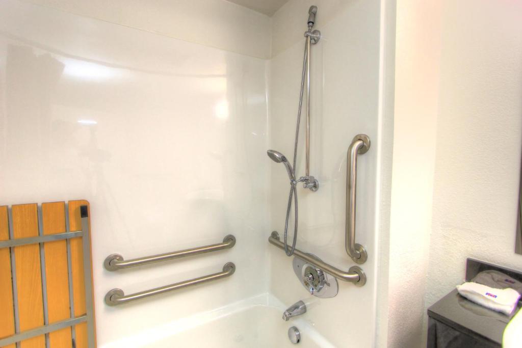 Queen Room – Mobility AccessNon-Smoking