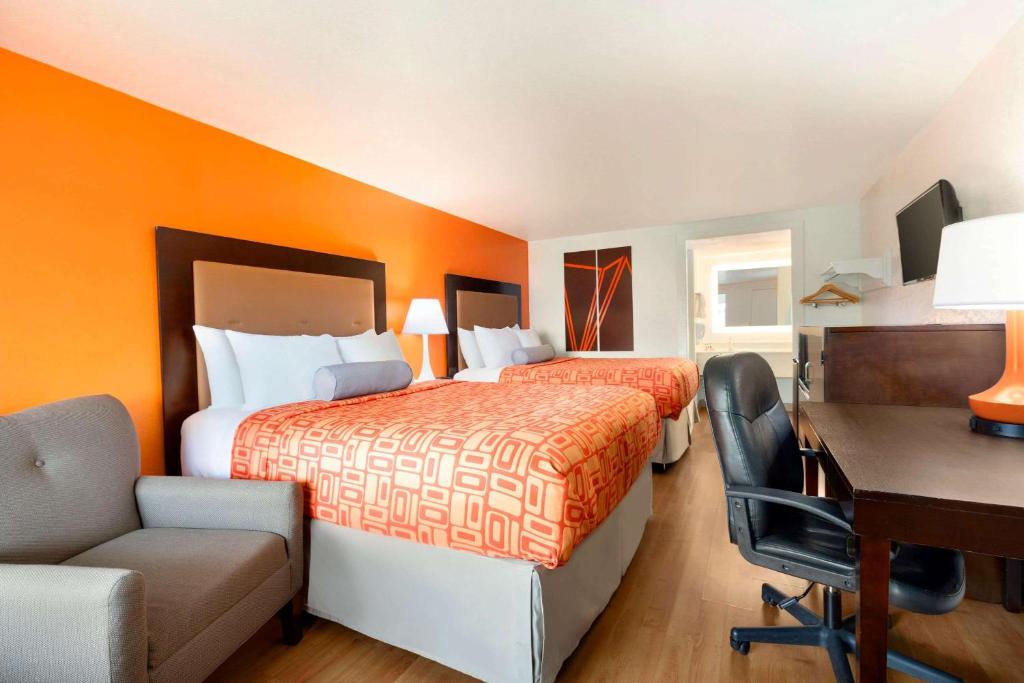 Queen Room with Two Queen Beds – Non-Smoking