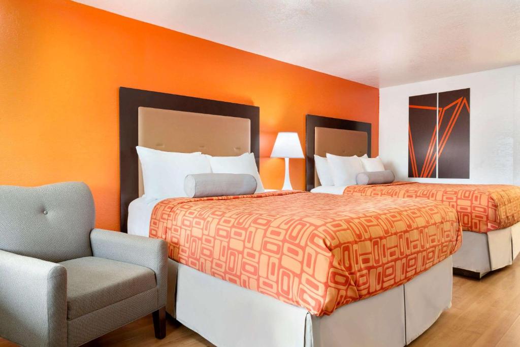 Queen Room with Two Queen Beds – Non-Smoking