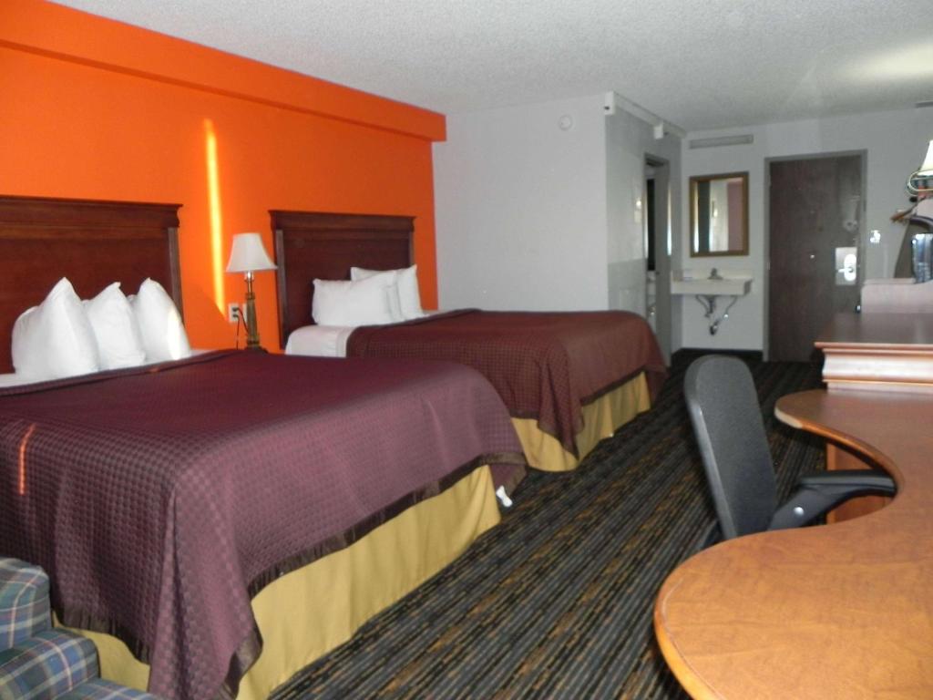 Queen Room with Two Queen Beds – Non-Smoking