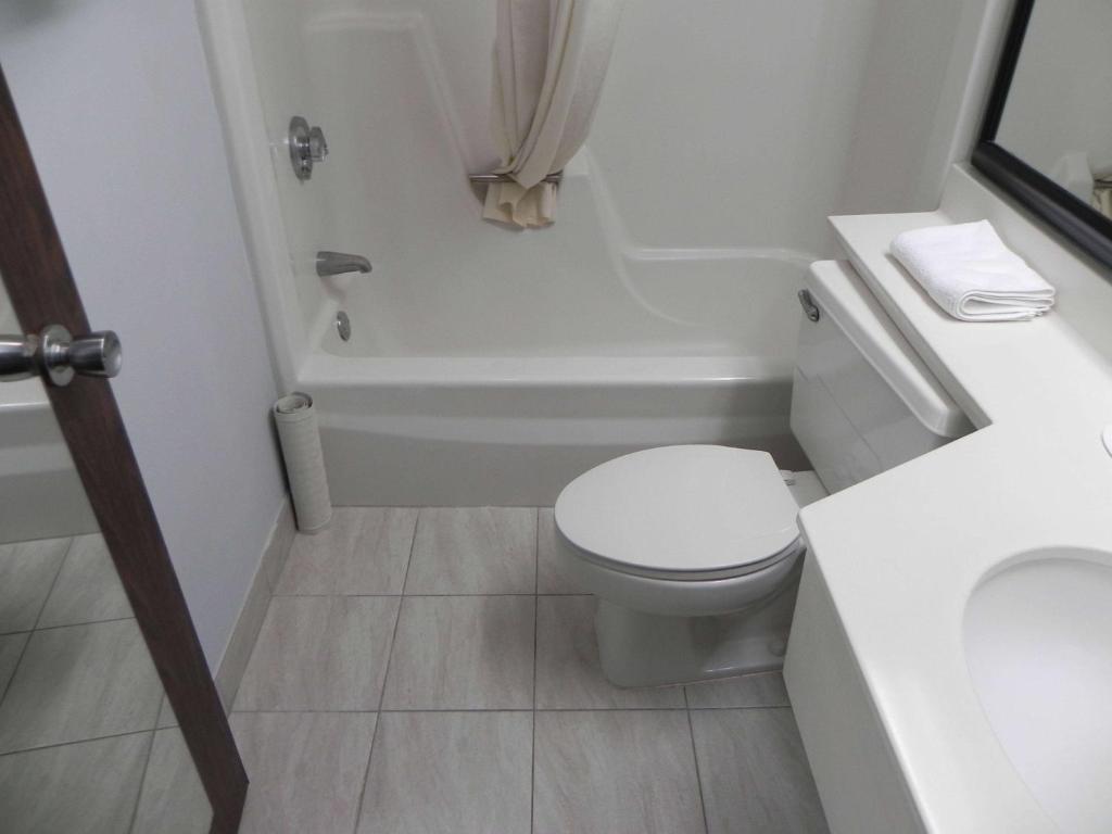 Queen Room with Two Queen Beds – Non-Smoking