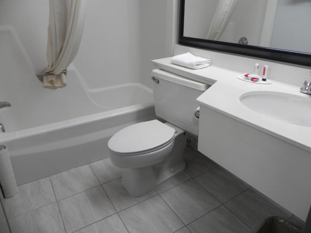 Queen Room with Two Queen Beds – Non-Smoking