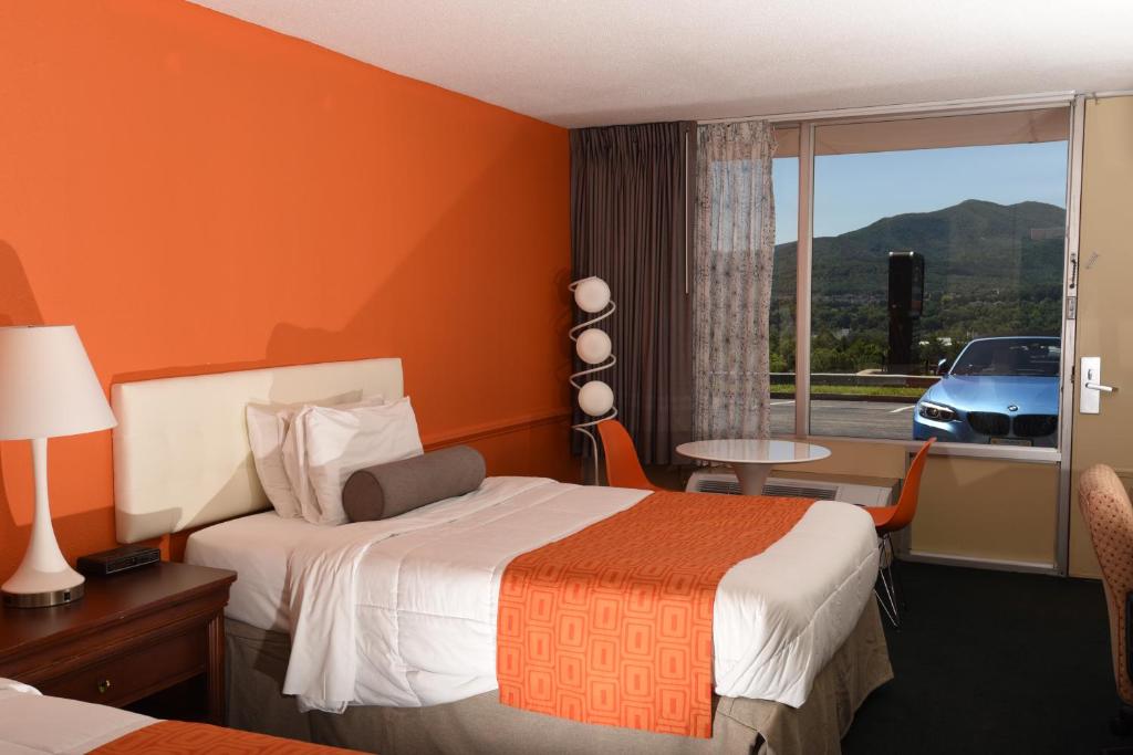 Deluxe Double Room with Two Double Beds – Non-Smoking