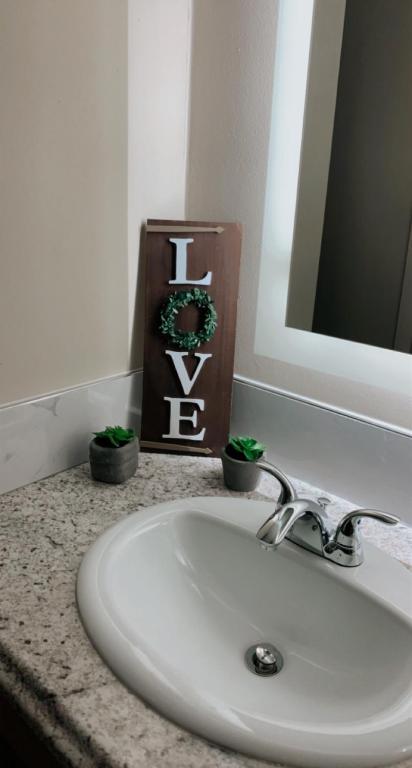 Deluxe King Room – Non-Smoking