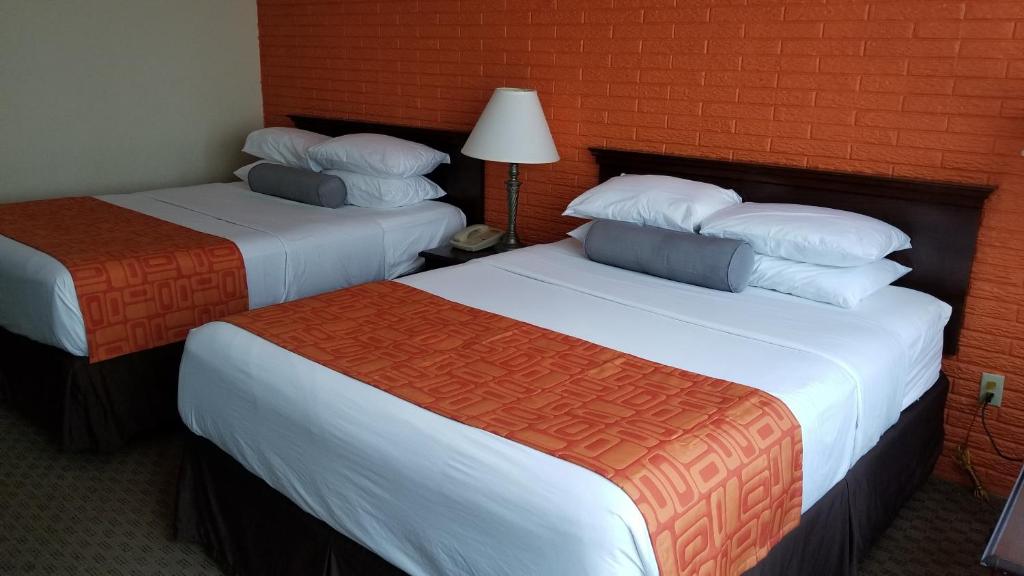 Queen Room with Two Queen Beds – Non-Smoking