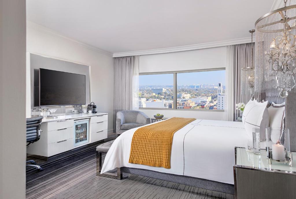 Deluxe King Room with City View