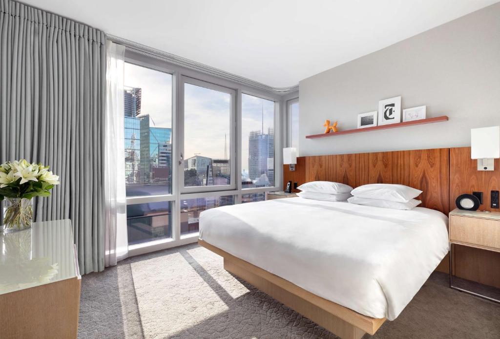 One-Bedroom Suite with Times Square View