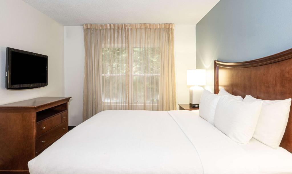 One-Bedroom King Suite